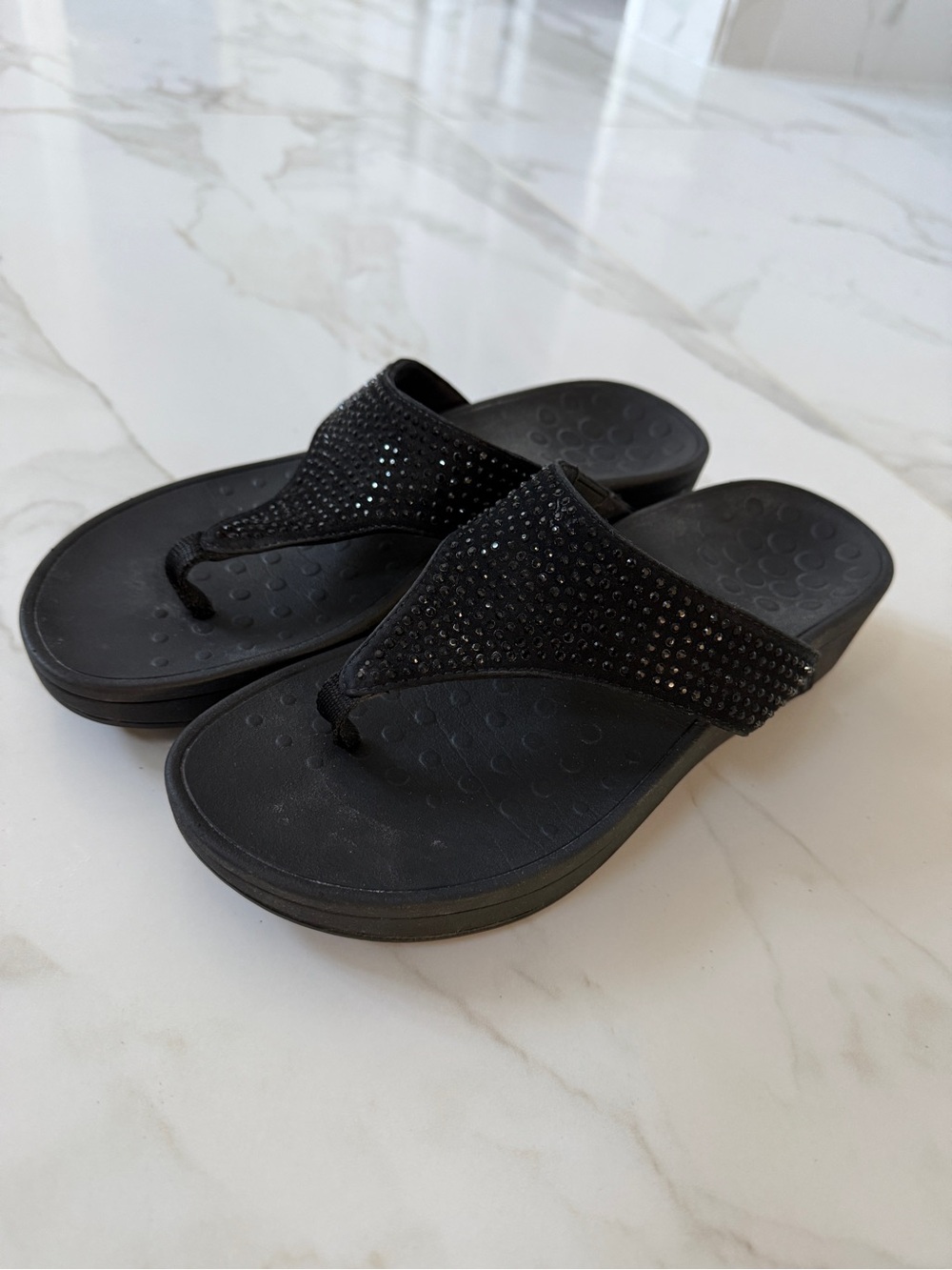 Vionic Women's pacific Naples Black Rhinestone Toe Post Sandals